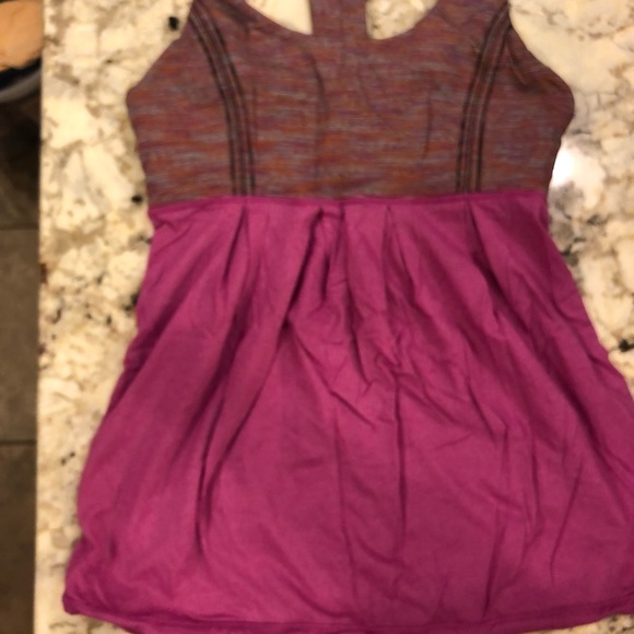 Lululemon workout top size 6 - Picture 2 of 2